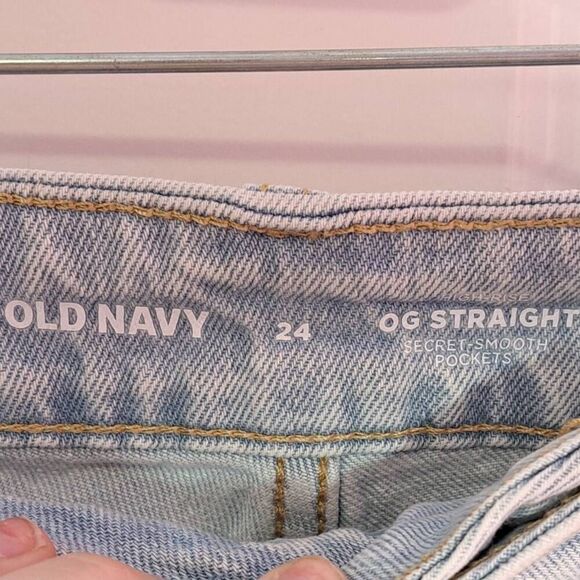 Old Navy Women's Plus Size High Waisted OG Straight Ripped Jean Shorts 24 NWT - Picture 5 of 7